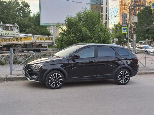 Lada_vesta_sw_1